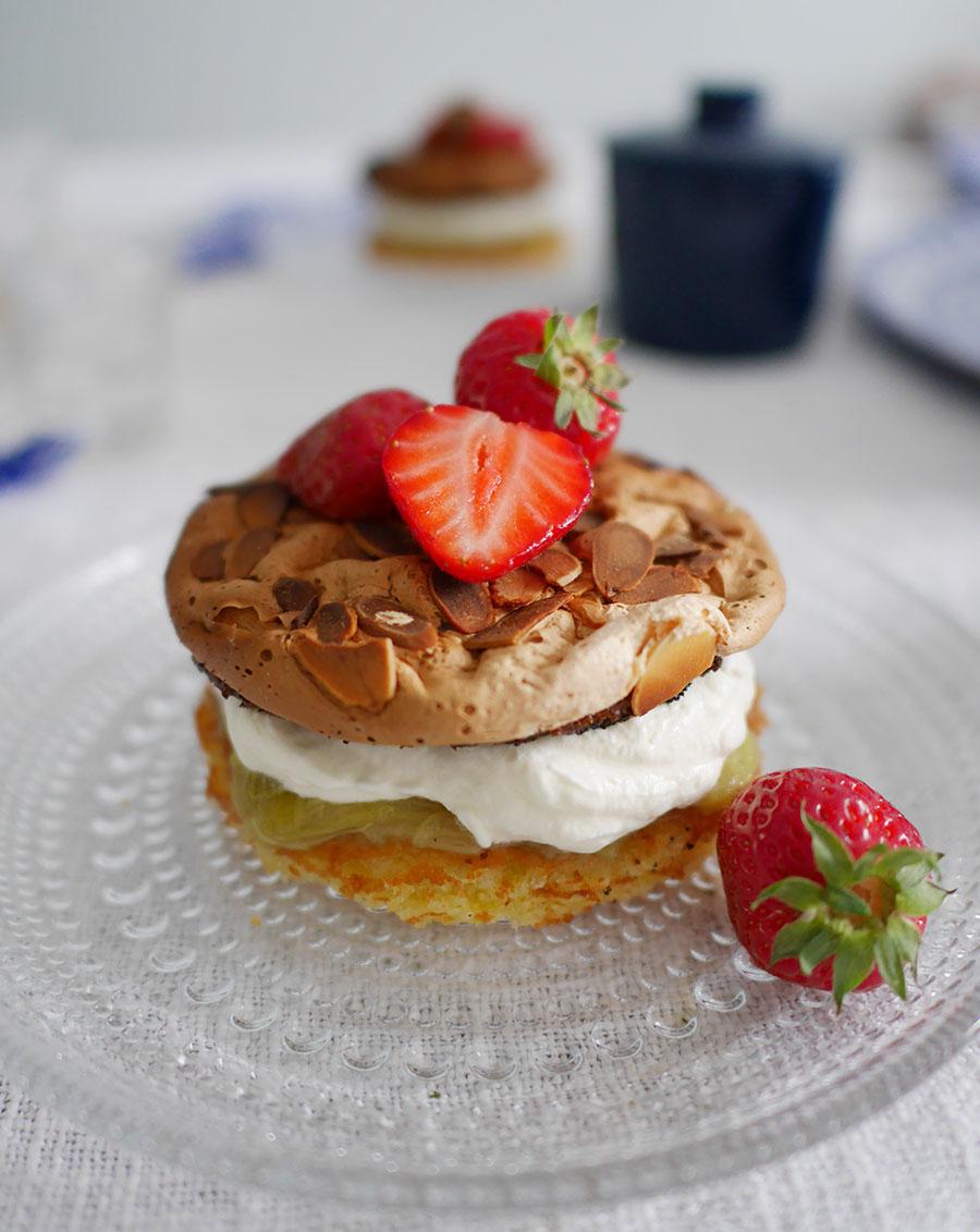 Rezeptbild: Rhabarber-Törtchen mit Baiser