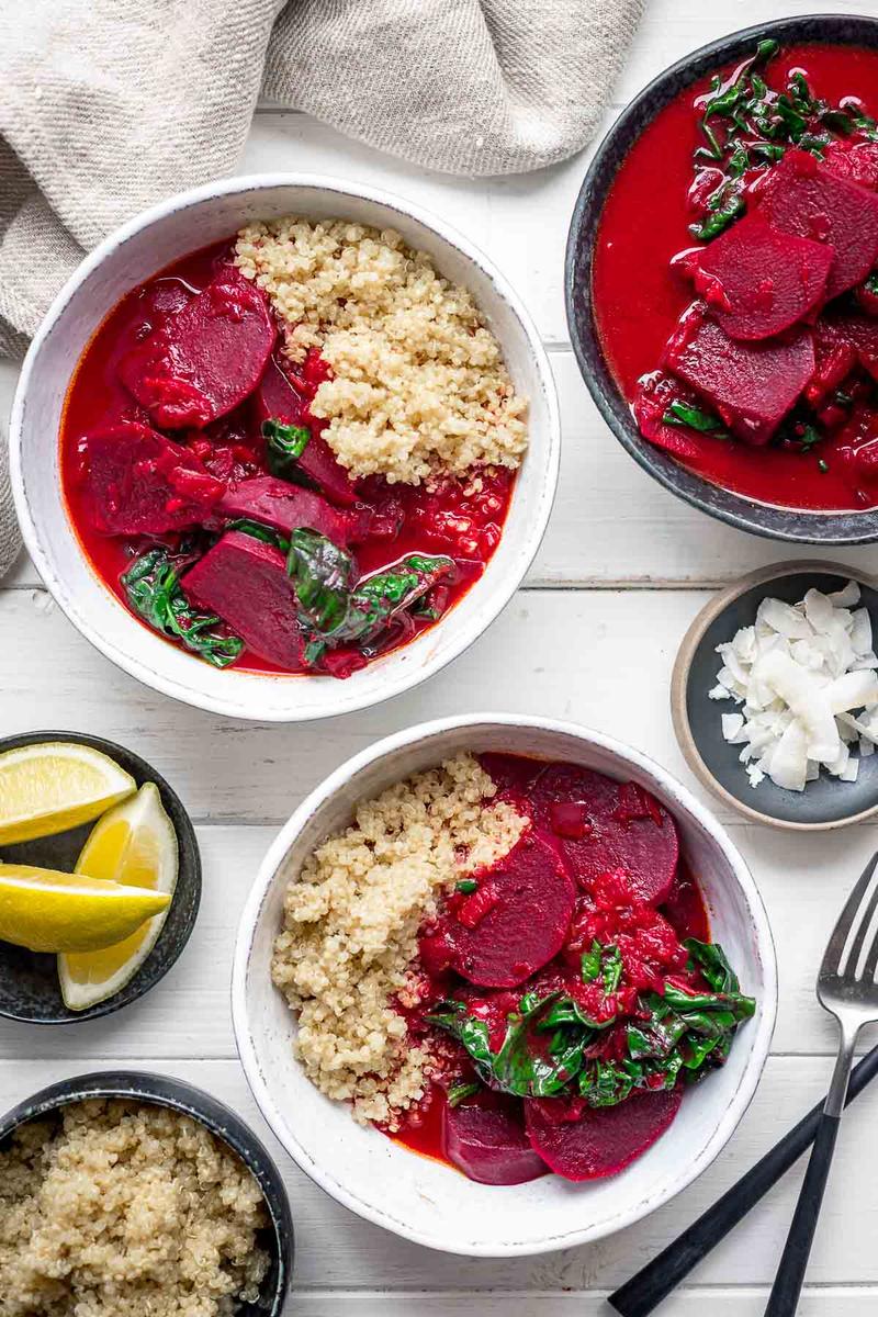 Rezeptbild: Rote-Bete-Curry mit Kokosmilch und Spinat