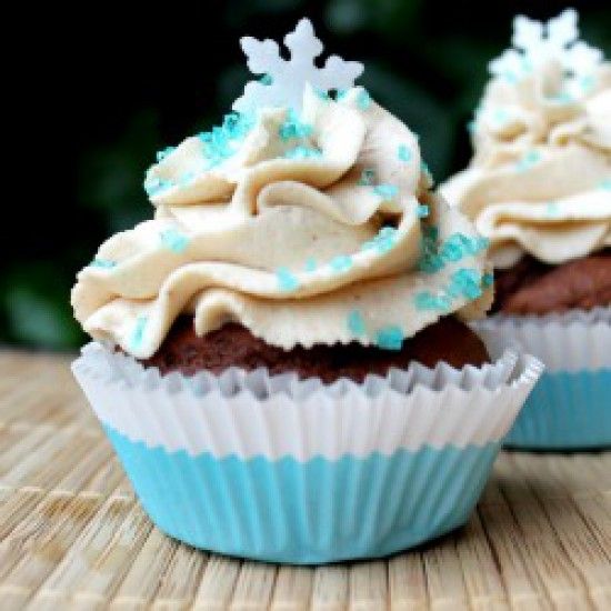 Rezeptbild: Lebkuchencupcakes mit pflaumigem Kern und Zimt-Mascarpone-Topping