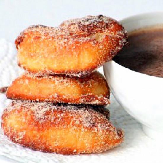 Rezeptbild: Krapfen und selbstgemachte heiße Schokolade