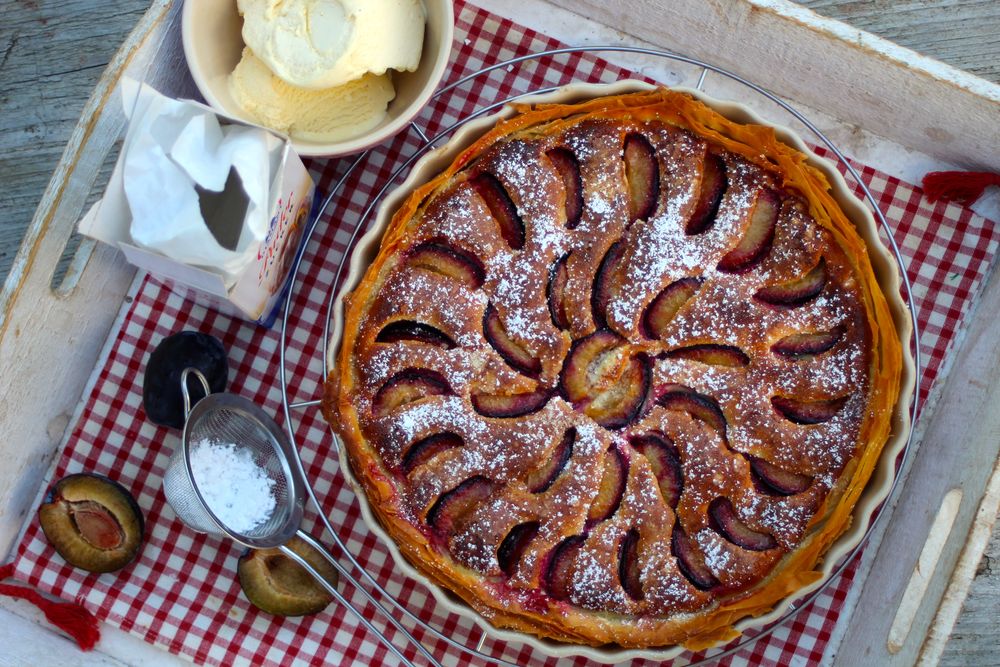 Rezeptbild: Pflaumen-Filoteig-Tarte mit Quarkcreme