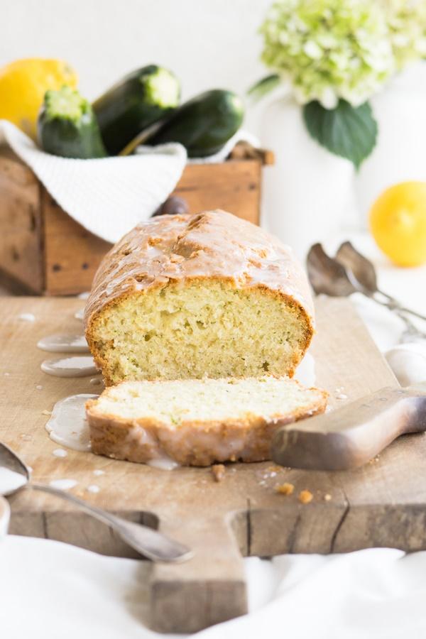 Rezeptbild: Saftiger Zitronenkuchen mit Zucchini