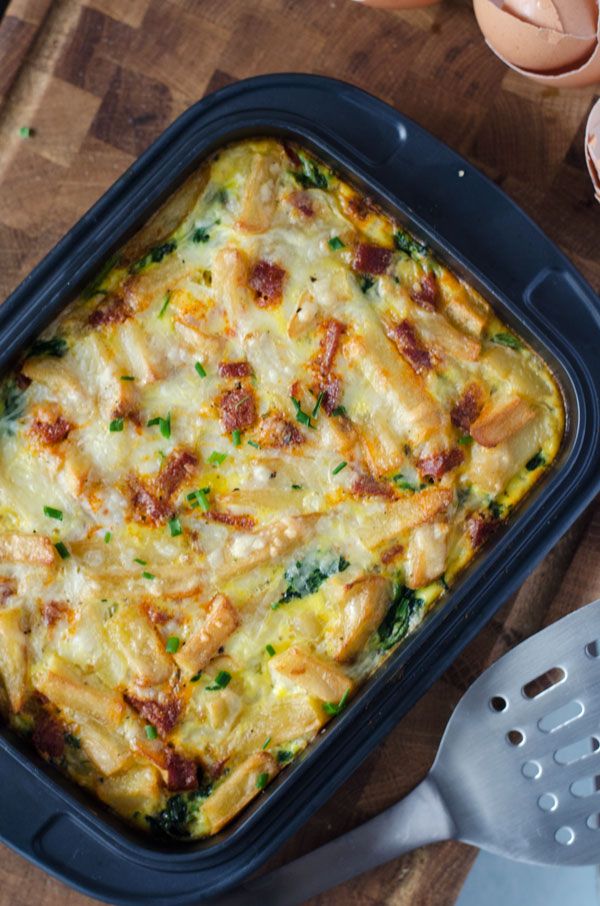 Rezeptbild: EINFACHE OFENFRITTATA MIT ÜBRIG GEBLIEBENEN POMMES