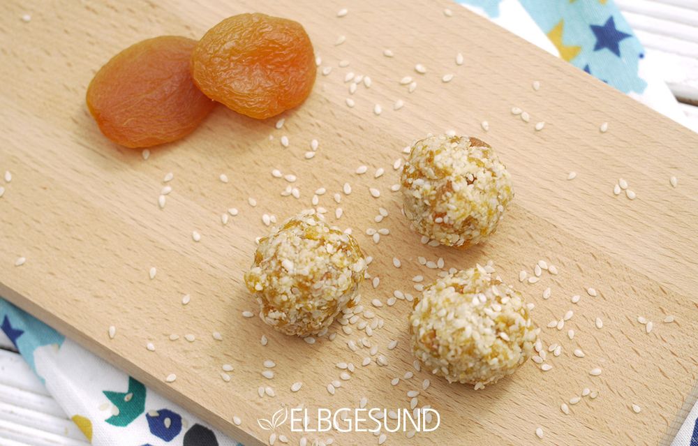 Rezeptbild: New Energyballs – mit Aprikosen, Sesam und Cashews