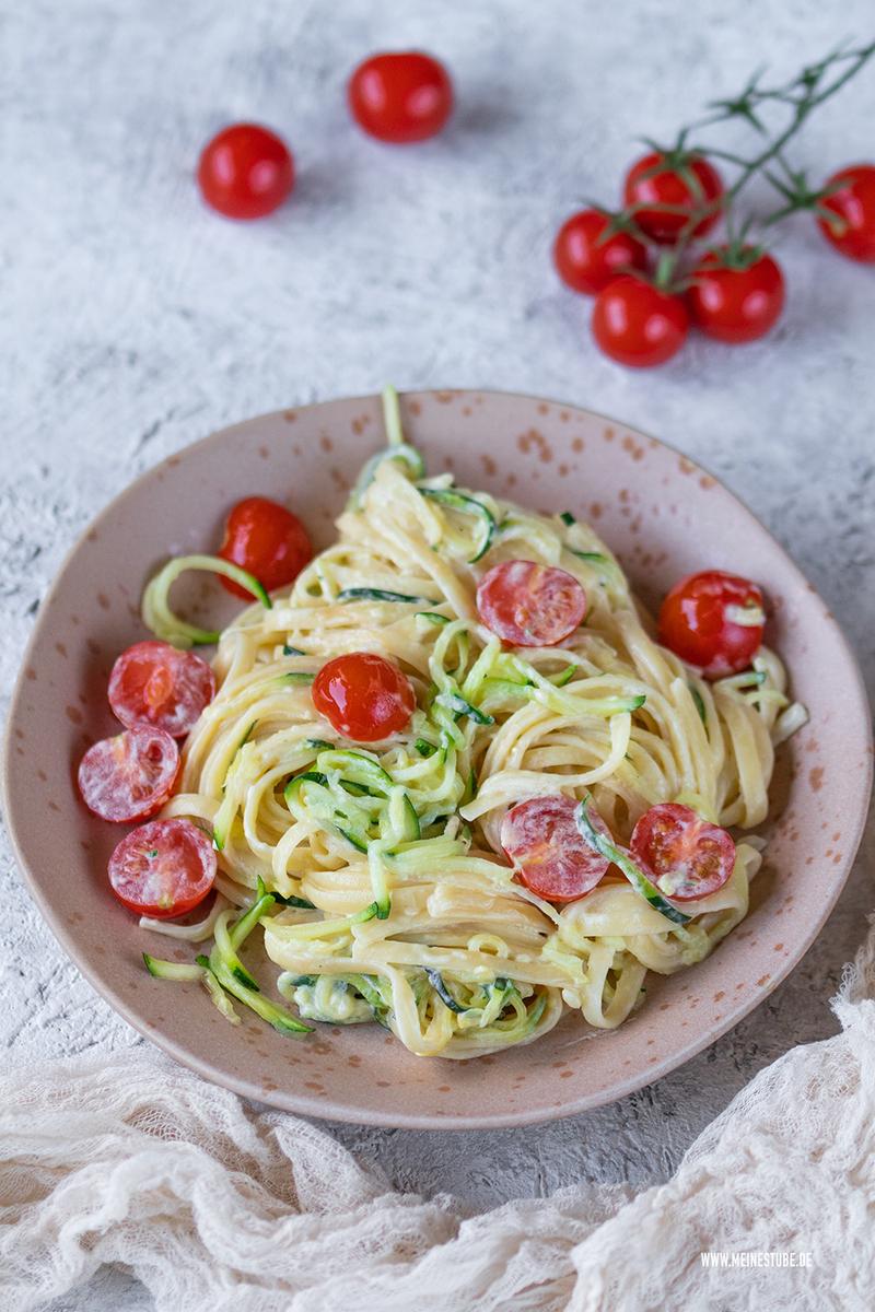 Rezeptbild: Kinderrezept mit Pasta und Zucchini-Spaghetti in Frischkäsesoße