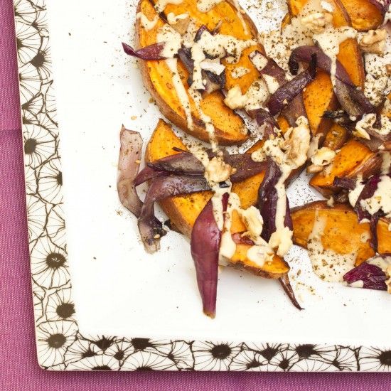 Rezeptbild: Gersötete Süßkartoffel mit Tahinisauce