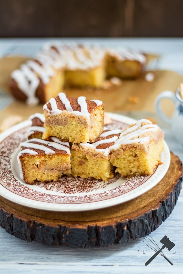 Rezeptbild: Coffee Cake mit Apfelchips und weißer Schokolade