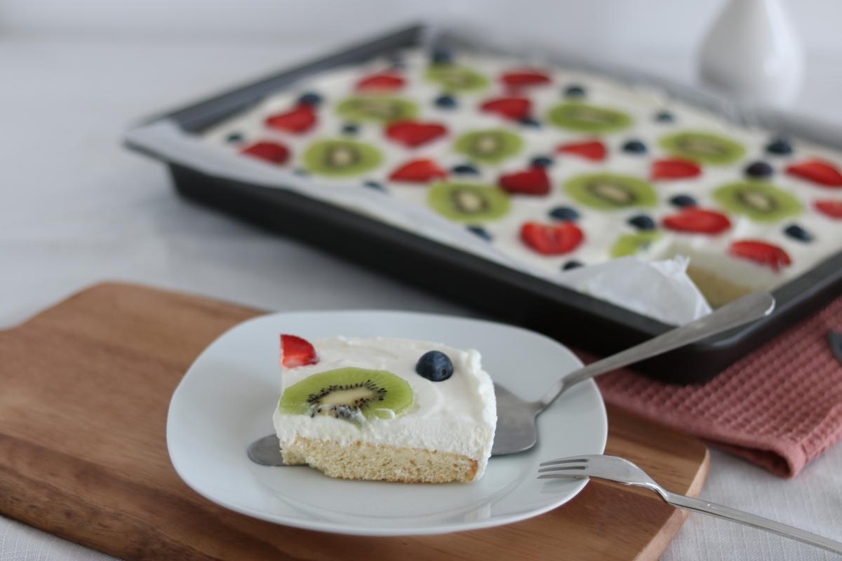 Rezeptbild: Sommerlich leichter Zitronen-Buttermilch Kuchen