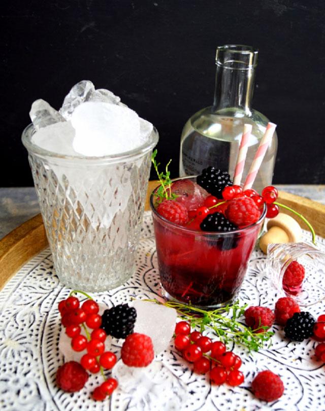 Rezeptbild: Berry Thyme Smash