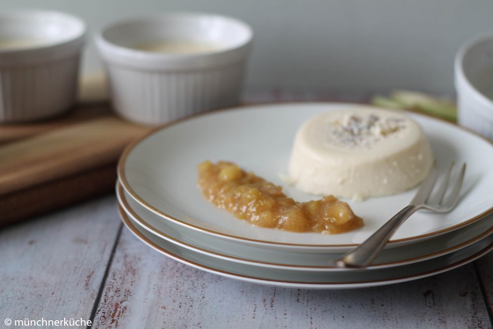 Rezeptbild: Rhabarber Ingwer Kompott mit Panna cotta