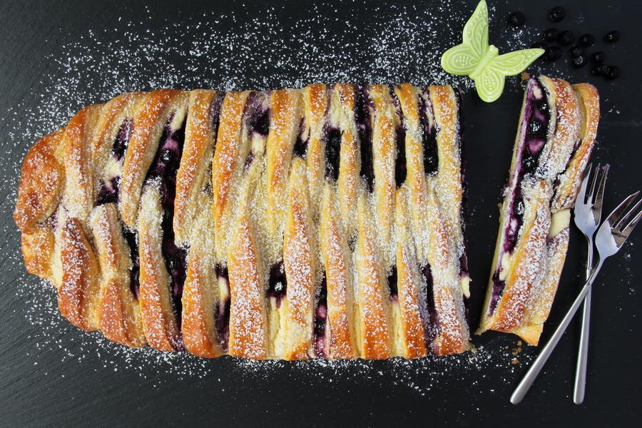 Rezeptbild: Topfen-Heidelbeer-Strudel