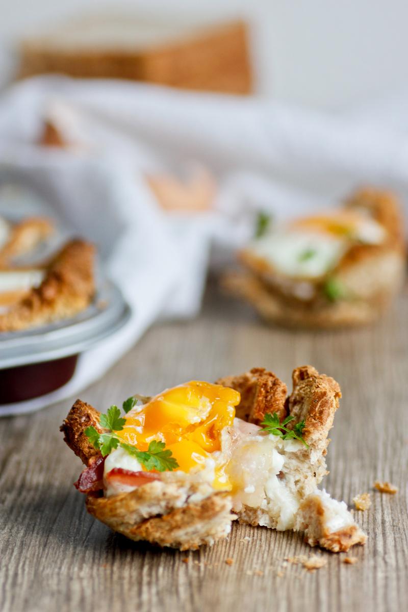 Rezeptbild: Frühstücksmuffins mit Speck oder Lachs