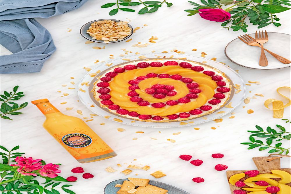 Rezeptbild: Himbeer-Joghurt-Partytorte mit Eierlikör Pfirsich-Maracuja