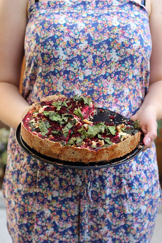 Rezeptbild: Rote Bete-Quiche mit Feta und Rote Bete-Grün