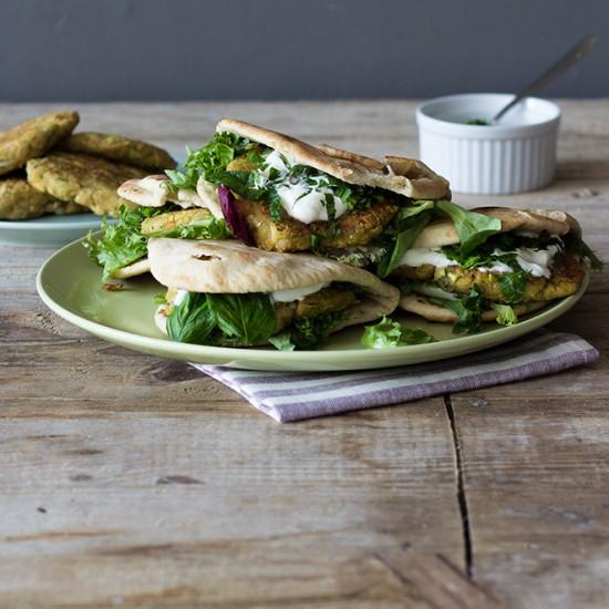 Rezeptbild: Zucchini-Burger in Fladenbrot