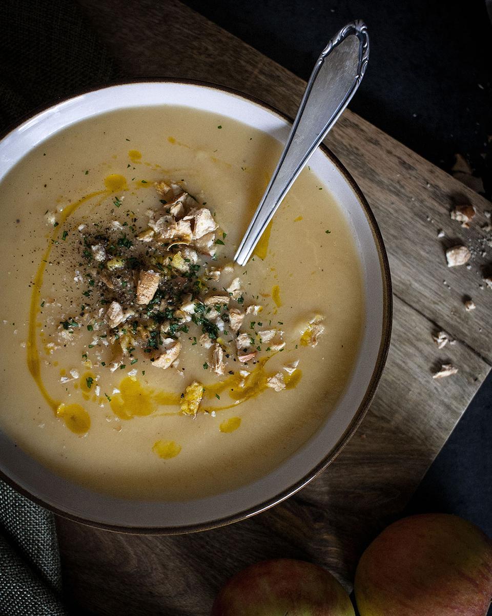 Rezeptbild: Apfel-Steckrüben-Suppe – vegan & saisonal