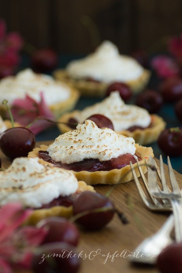 Rezeptbild: Kirsch-Meringue-Mini-Pies
