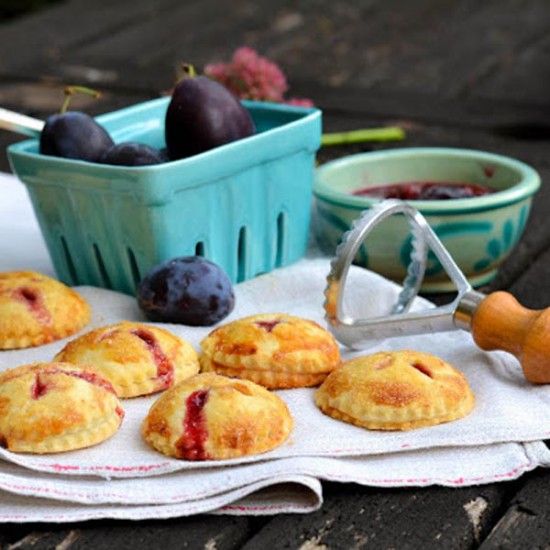 Rezeptbild: Hand Pies mit Pflaume oder Birne-Gorgonzola