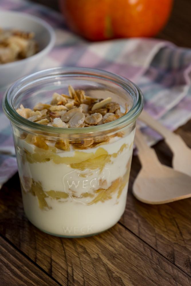 Rezeptbild: Apfel-Joghurt-Schichtdessert mit Mandelblättchen