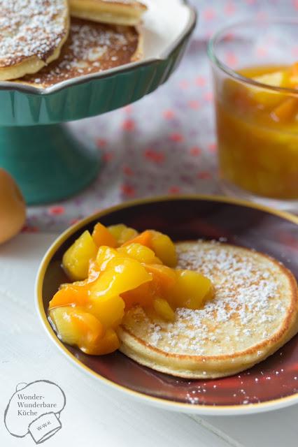Rezeptbild: Buttermilch-Pancakes mit Fruchtkompott