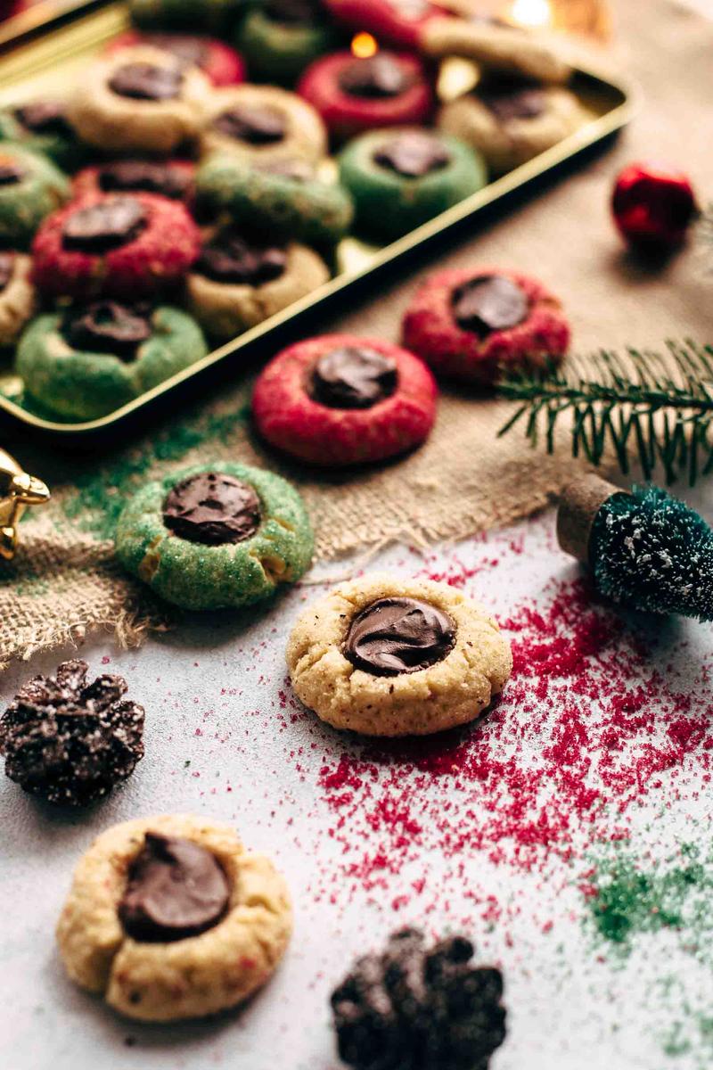 Rezeptbild: CHRISTMAS THUMBPRINT COOKIES