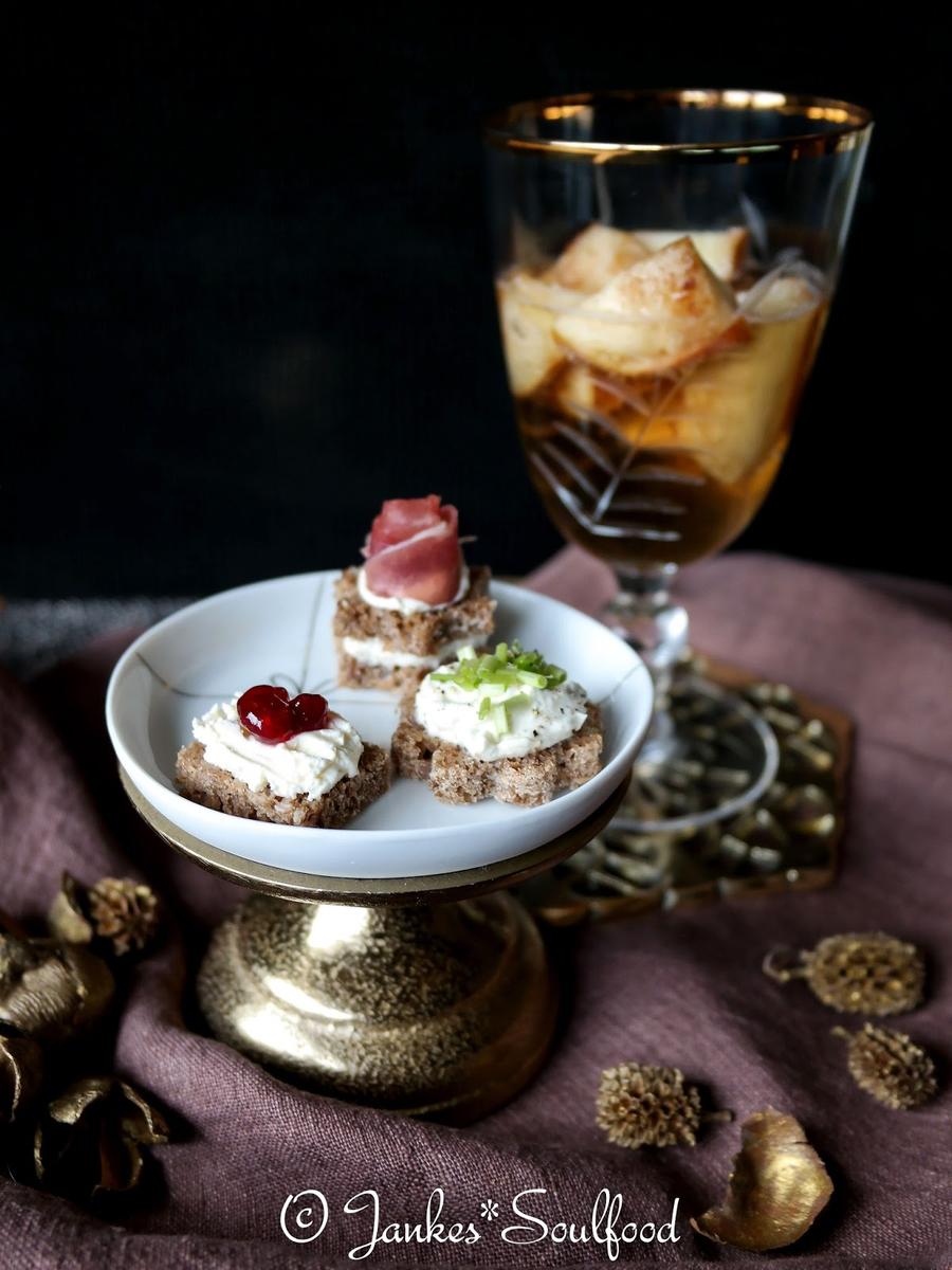 Rezeptbild: Bratapfel-Bowle & Brotpralinen
