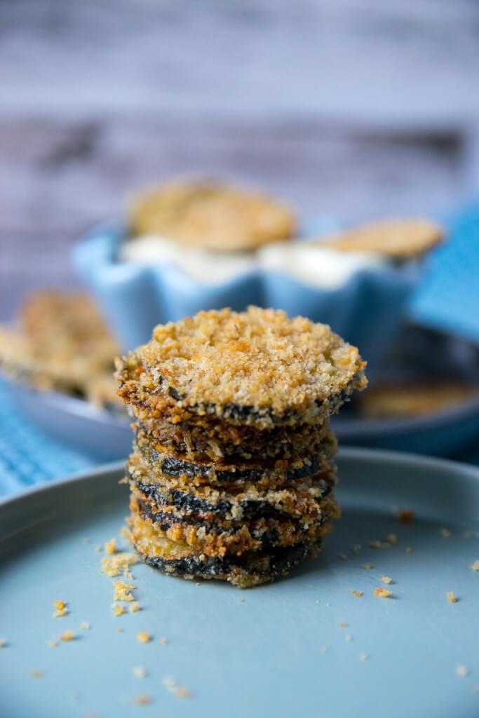 Rezeptbild: Zucchini Knusper-Chips mit Honig Senf Dip