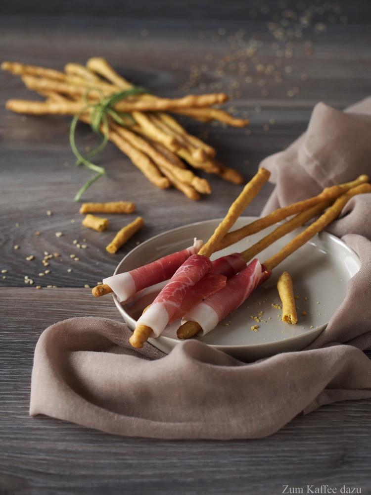 Rezeptbild: Sesam-Grissini mit Curry
