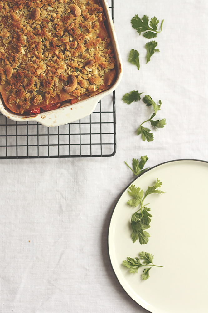 Rezeptbild: Vegane Lasagne mit Thai-Gemüse und Cashew-Knusper