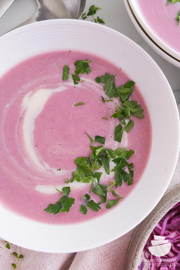 Rezeptbild: Rotkohlsuppe mit Kokosmilch