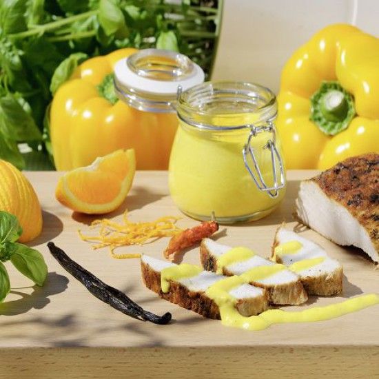 Rezeptbild: Putenbrust mit Vanille und Basilikum dazu Paprika Schaum
