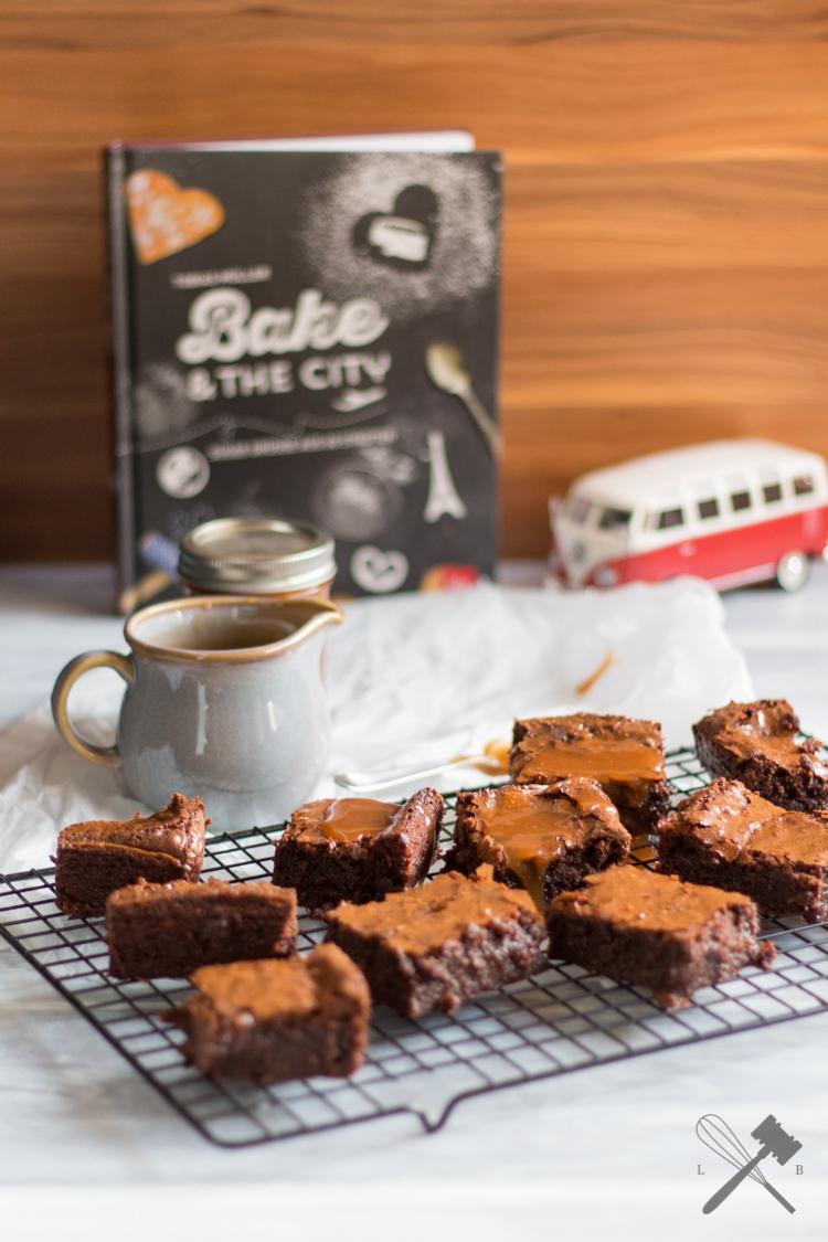 Rezeptbild: Guinness Brownies mit Karamellsoße