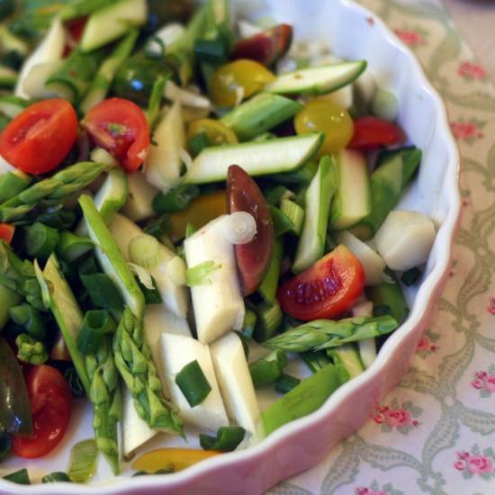 Rezeptbild: roher spargelsalat mit zitronen-rosmarin-vinaigrette