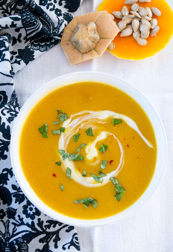 Rezeptbild: KÜRBIS-KOKOSSUPPE MIT INGWER–DIE LEICHTE VARIANTE