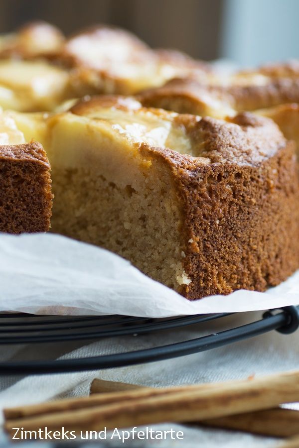 Rezeptbild: Apfelmus-Mandel-Kuchen mit Äpfeln