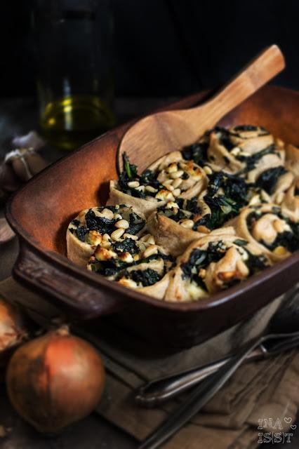 Rezeptbild: Herzhafte Hefeschnecken mit Spinat und Feta