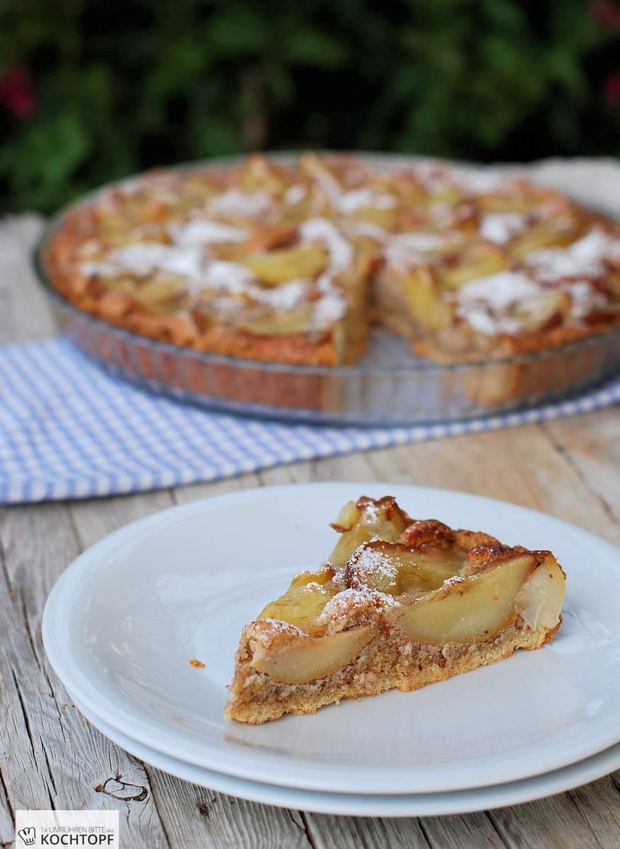 Rezeptbild: Birnen-Tarte mit Mandel-Amaretto-Füllung auf Marzipan-Mürbeteig
