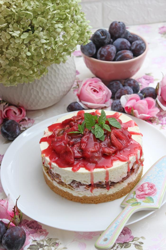 Rezeptbild: Cremige Zwetschgen-Frischkäse-Torte | Ohne Backen