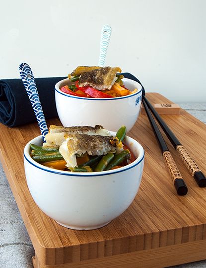 Rezeptbild: Skreifilet auf Gemüsebett in roter Currysauce