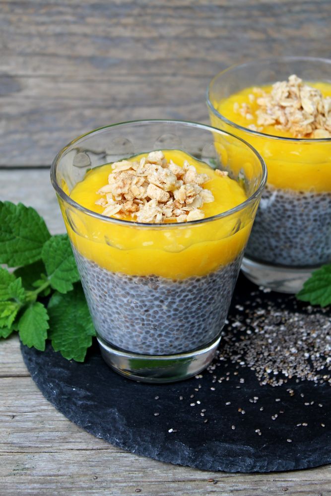 Rezeptbild: Chia-Kokos-Pudding mit Mango-Limetten-Püree