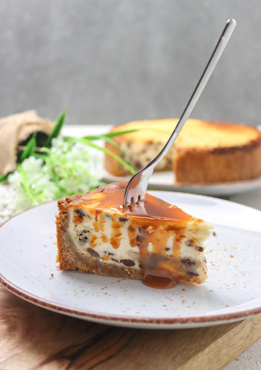 Rezeptbild: *LowCarb* Käsekuchen mit Cookie Dough Teig