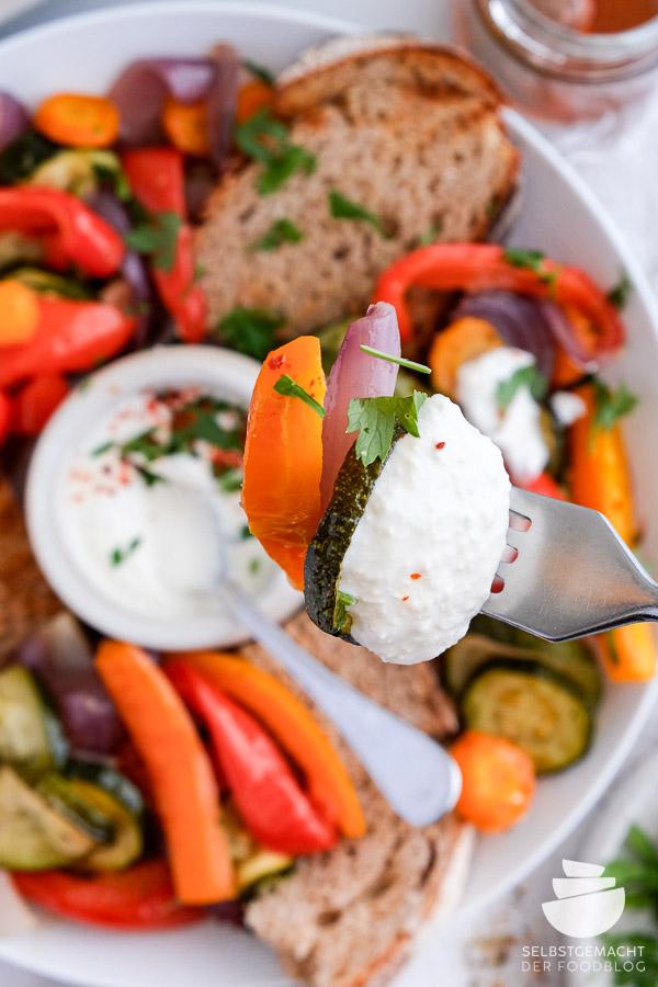 Rezeptbild: Schnelles Ofengemüse mit Honig auf Fetacreme