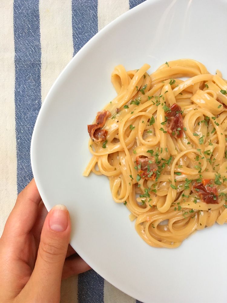 Rezeptbild: Cremige Bavette mit getrockneten Tomaten und Basilikum