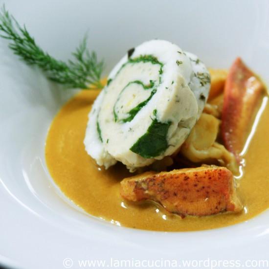Rezeptbild: Seezungenröllchen auf Hummerbisque