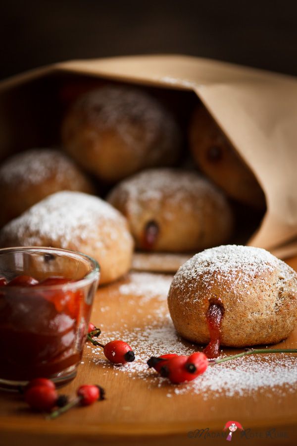 Rezeptbild: Vollkorn-Berliner aus dem Ofen