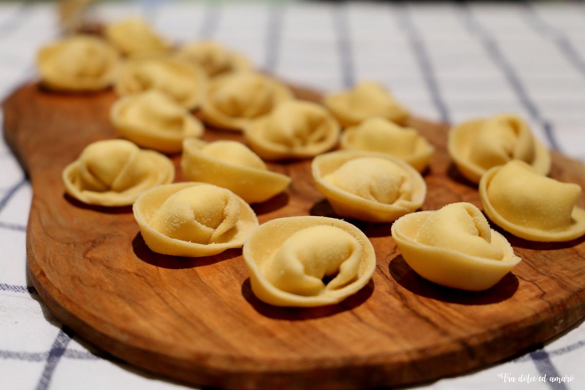 Rezeptbild: Tortelli di formaggio di capra al sugo di pomodoro