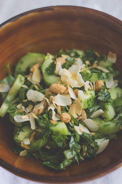 Rezeptbild: Gurken-Saté-Salat mit Kokosflakes
