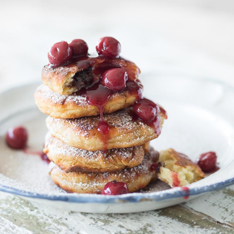 Rezeptbild: Quarkpfannküchlein mit Schokoladenfüllung