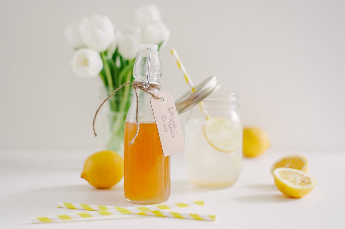 Rezeptbild: ZITRONENSIRUP MIT TONKABOHNE