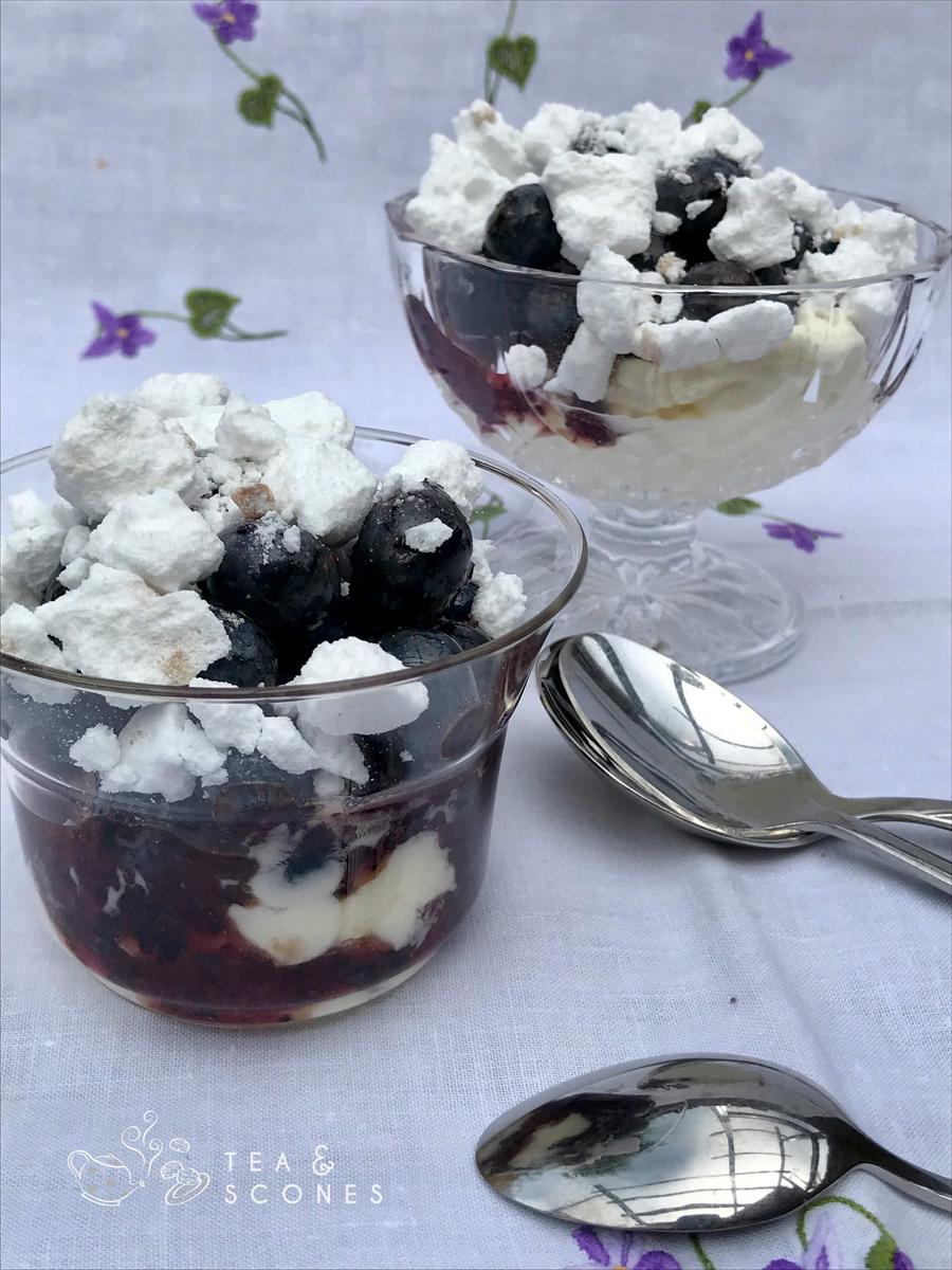 Rezeptbild: Eton Mess mit Heidelbeeren